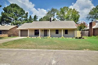 2706 Bruce St, Conway, AR 72034