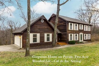 495 Navajo Ln W, Lake Quivira, KS 66217