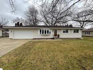 1830 Kings Ct, Muskegon, MI 49445