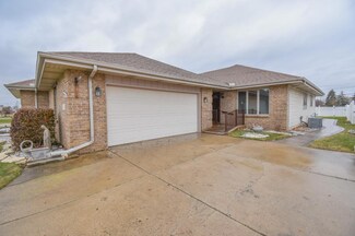 954 Ivanhoe Ln, Dyer, IN 46311