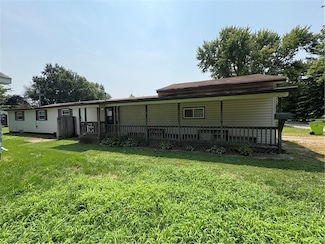 317 S Plum St, Moweaqua, IL 62550