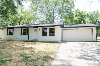 3218 W Countryside Dr, Springfield, MO 65807