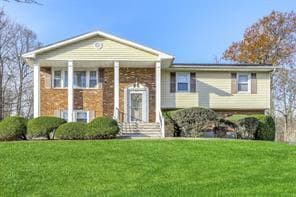 83 W Burda Place, New City, NY 10956