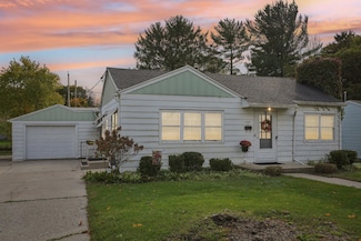 1343 Hillside Dr, Waukesha, WI 53186