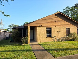 1615 Hazelwood St Unit B, Conroe, TX 77301