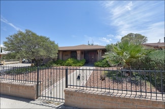 10194 Lakeview Dr, El Paso, TX 79924