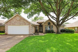 8033 Moss Rock Dr, Fort Worth, TX 76123