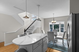 10 Sloop Ln, Quincy, MA 02171