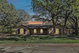 2319 Brookside Dr, Arlington, TX 76012