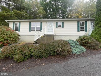 707 Peacock St, Pottsville, PA 17901