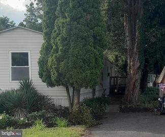 14 Red Cliff Village Ln, Upper Black Eddy, PA 18972