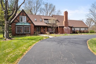 861 Bluespring Ln, Saint Louis, MO 63131