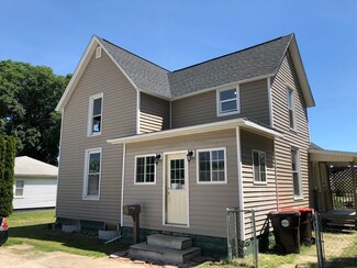 327 S Plum St, Farmer City, IL 61842