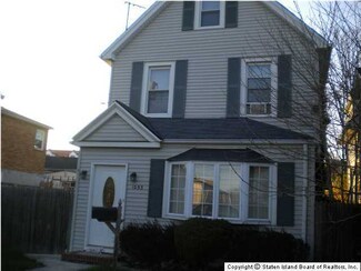 1053 N Railroad Ave, Staten Island, NY 10306