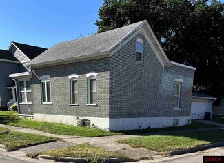 327 327 N Washington St, New Ulm, MN 56073