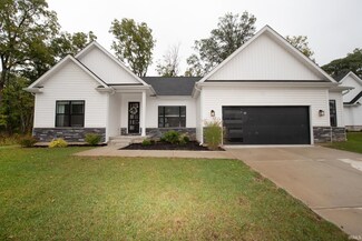 6136 Helmsdale Dr, Lafayette, IN 47905