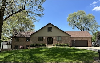 41 Lakeshore Dr, Danville, IL 61832