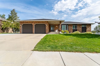 427 Clarion Dr, Gillette, WY 82718