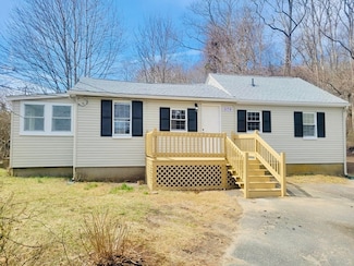 379 Main St, Mashpee, MA 02649