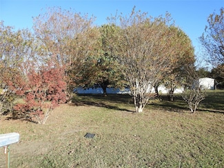 2096 Everheart Rd, Bells, TX 75414