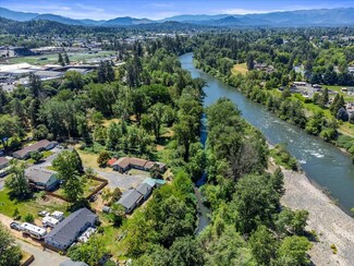 526 Edgewater Dr, Grants Pass, OR 97527