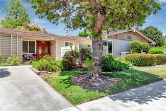 741 Avenida Majorca Unit B, Laguna Woods, CA 92637