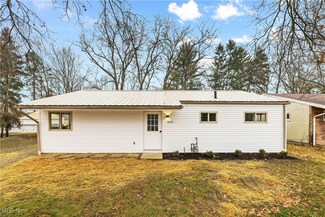 1675 Gaylord Dr, Akron, OH 44320