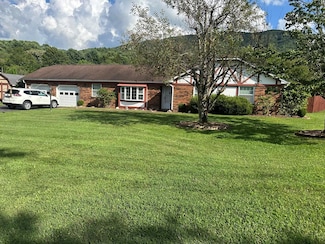 135 Adams St, Tazewell, VA 24651