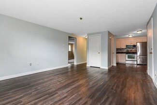 133 Creek St Unit 8, Wrentham, MA 02093