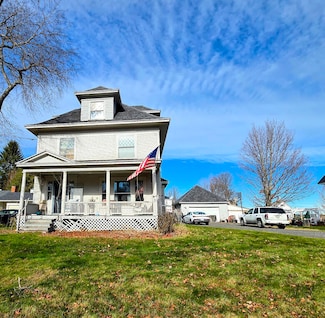 53 W Main St, Milo, ME 04463