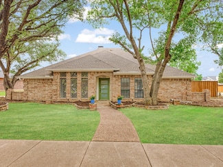 1600 Silverleaf Dr, Carrollton, TX 75007