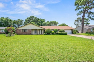 147 Country Club Rd, Shalimar, FL 32579