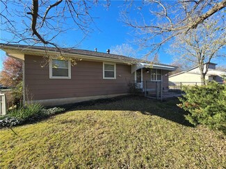304 S Lyne Ave, Raymore, MO 64083
