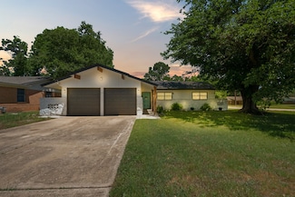 600 Meadowcrest Dr, Crowley, TX 76036