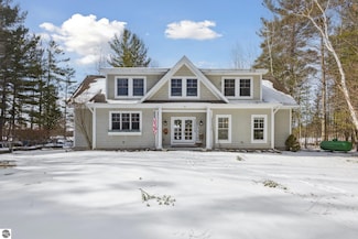 11445 Fredmar Dr, Interlochen, MI 49643