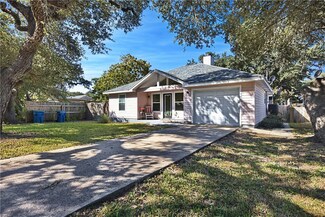 1011 N Magnolia St, Rockport, TX 78382
