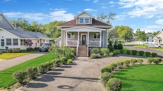 37 Brightwood St, Patchogue, NY 11772