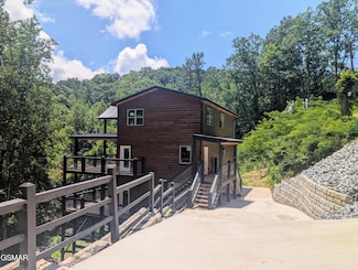 1130 Laddie Buck Ln, Gatlinburg, TN 37738