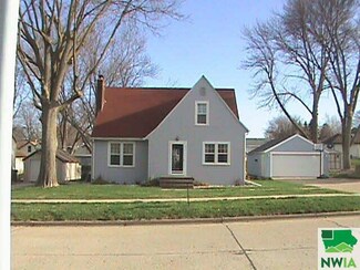511 E 2nd St, Remsen, IA 51050