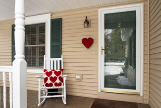 8 Shiretowne Common Dr Unit 60, Kennebunk, ME 04043