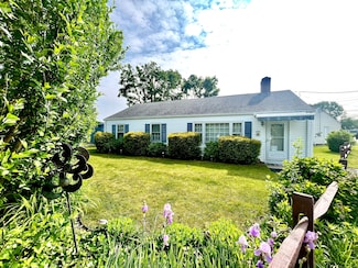 7 Parker Ln, Westbrook, CT 06498