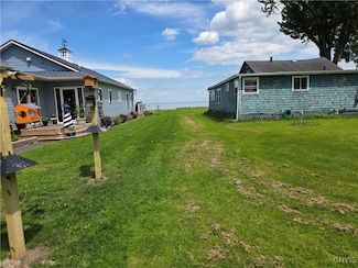 9395 Lakeshore View Dr, Bridgeport, NY 13030