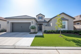 442 Bloom Ln, Clovis, CA 93619