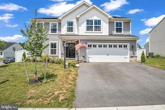 92 Long Bend Dr, Carlisle, PA 17015