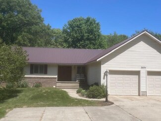 2694 W Fruitport Rd, Spring Lake, MI 49456