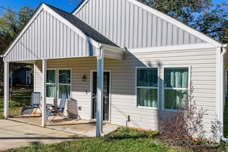 402 2nd St SW, Hickory, NC 28602