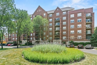 470 W Mahogany Ct Unit 408, Palatine, IL 60067