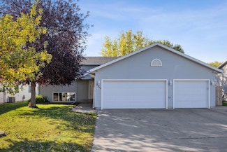 1325 32nd Street Cir S, Moorhead, MN 56560