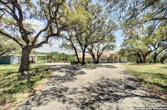 555 Crooked Oak Dr, Spring Branch, TX 78070