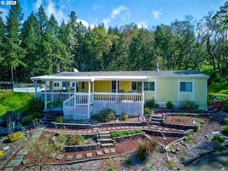 1160 Cleveland Loop Dr, Roseburg, OR 97471